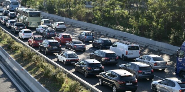 Κίνηση στους δρόμους: Συγκρούσεις οχημάτων και “έμφραγμα” στο Κηφισό – LIVE ΧΑΡΤΗΣ