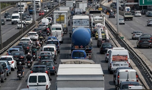 Κίνηση στους δρόμους: “Έμφραγμα” στον Κηφισό, καθυστερήσεις στην Αττική Οδό και το κέντρο – LIVE ΧΑΡΤΗΣ