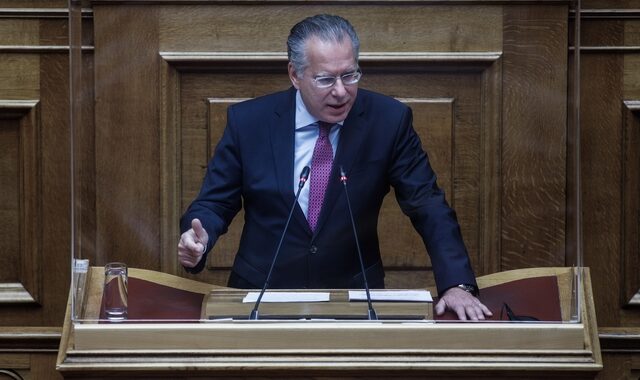 Κουμουτσάκος: Στη θέση του Κώστα Αχ. Καραμανλή δεν θα έβαζα υποψηφιότητα