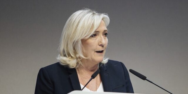 Λεπέν: Ίσες αποστάσεις από Τραμπ και Ζελένσκι