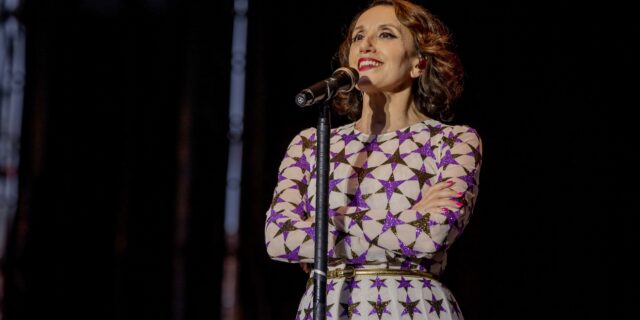 Πήγαμε στη συναυλία της αλμοδοβαρικής Luz Casal και την είδαμε να κάνει μέχρι και headbanging