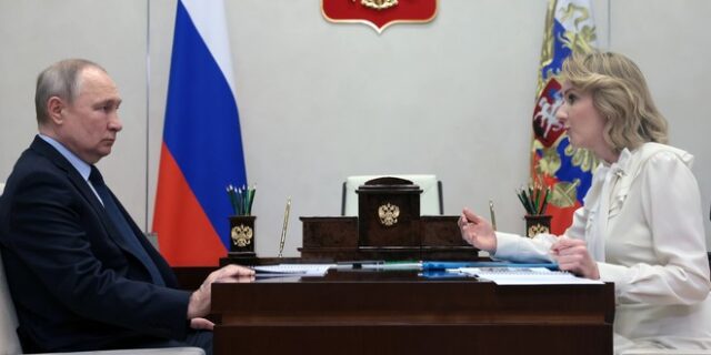 Μαρία Λβόβα-Μπέλοβα: Ποια είναι η “Μητέρα Ρωσία” που κατηγορείται για απαγωγές παιδιών μαζί με τον Πούτιν