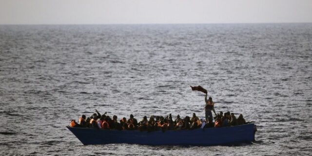 Ιταλία: Πάνω από 1.300 μετανάστες αποβιβάστηκαν στις ακτές μετά από πολλαπλές διασώσεις