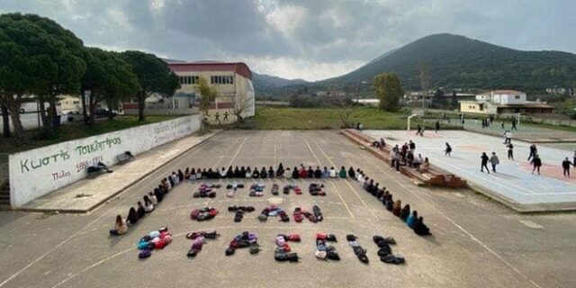 “Στείλε όταν φτάσεις” – Συγκλονιστικά μηνύματα μαθητών για την τραγωδία στα Τέμπη