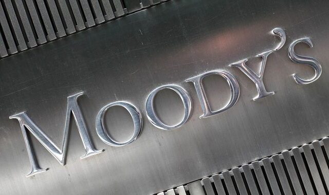 Moody’s – Αξιόχρεο: Αναβάθμισε προοπτικές χωρίς παραπάνω “σκαλοπάτια” – Τι λέει για χρέος, επίπεδα πλούτου και διαφθορά