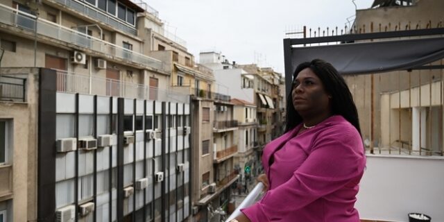 Η Yuli είναι τρανς, μαύρη και θέλει να γίνει η φωνή της κοινότητας της Κούβας στην Αθήνα