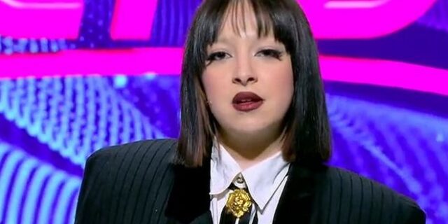 My Style Rocks: Παίκτρια φόρεσε για φούστα πλαστική σακούλα σκουπιδιών και απογοήτευσε