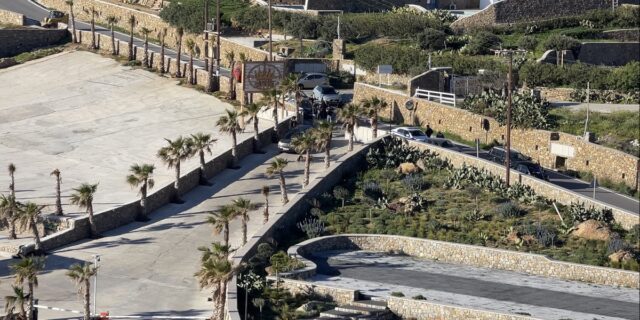 Μύκονος: Αυτοψία αρχαιολόγων, πολεοδομίας και αστυνομίας στην παραλία του Πανόρμου – Δείτε βίντεο