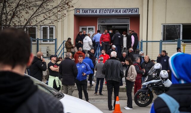 Τραγωδία στα Τέμπη: Μάχη για να κρατηθούν στη ζωή τραυματίες – Συνεχίζεται η αναγνώριση των θυμάτων