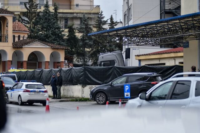 Διευθυντής ΜΕΘ νοσοκομείου Λάρισας: “Σταθερά κρίσιμη” η κατάσταση του μοναδικού επιζώντα από το πρώτο βαγόνι
