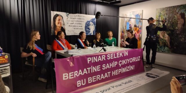 Τουρκία: Είκοσι πέντε χρόνια μετά, η κοινωνιολόγος Πινάρ Σελέκ δικάζεται και πάλι ερήμην