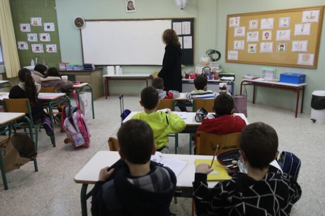 Σχολεία: Καταργούνται όλα τα μέτρα για τον κορονοϊό – Τι ισχύει με τις απουσίες