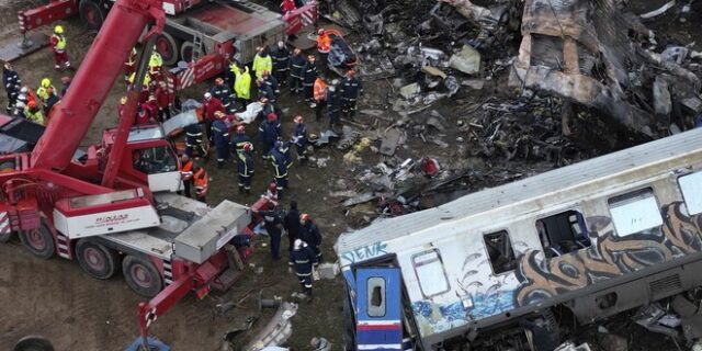 Τέμπη: Ποινική δίωξη για ανθρωποκτονία από αμέλεια στον σταθμάρχη – Απολογείται το Σάββατο