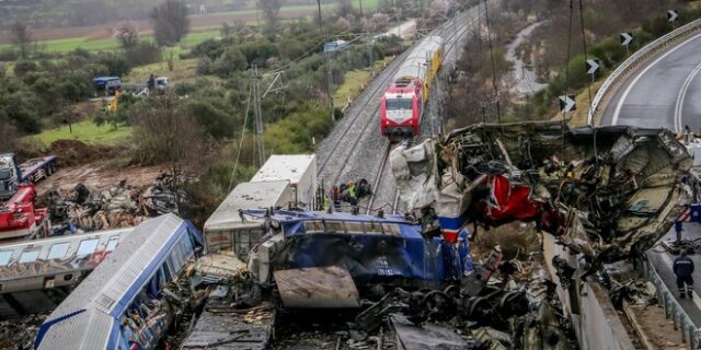 Ξεκίνησαν οι έρευνες για τη μεγαλύτερη σύγχρονη σιδηροδρομική τραγωδία – Απεργούν οι σιδηροδρομικοί