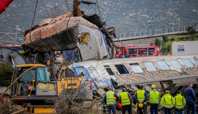 Η τραγωδία στα Τέμπη στο μικροσκόπιο των διεθνών ΜΜΕ: “Το χειρότερο σιδηροδρομικό δίκτυο στην Ευρώπη”