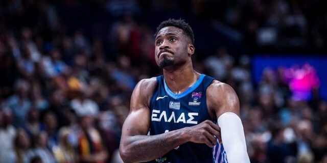 Θανάσης Αντετοκούνμπο για Τέμπτη: “Στις πιο μαύρες ημέρες, η ελπίδα κι η αγάπη θα παραμείνουν”