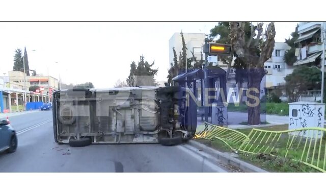 Θεσσαλονίκη: Φορτηγάκι έπεσε πάνω σε στάση του ΟΑΣΘ