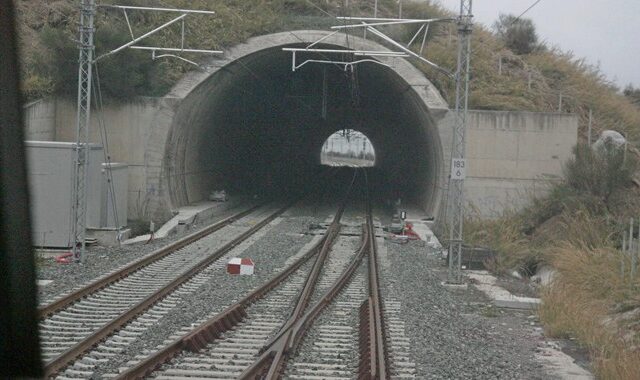 Άκρως επικίνδυνα τα τούνελ του σιδηροδρομικού δικτύου σε όλη τη χώρα