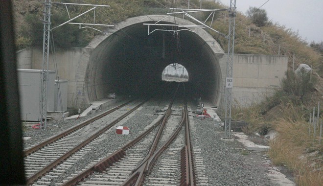 Άκρως επικίνδυνα τα τούνελ του σιδηροδρομικού δικτύου σε όλη τη χώρα