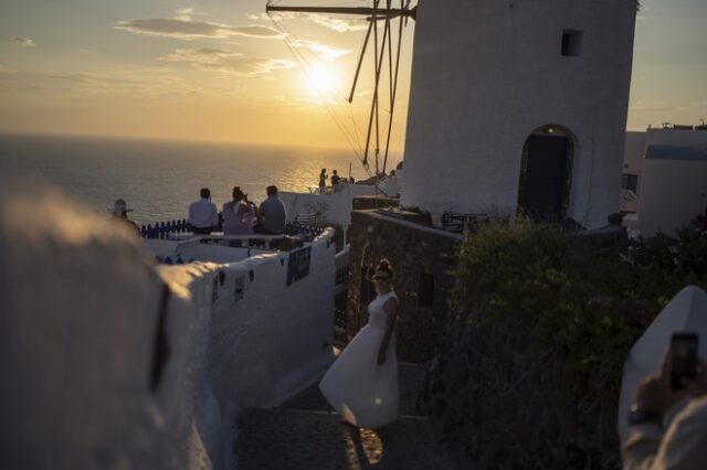 Τα ποτά, η διασκέδαση, το κρύο νερό και τα κλιματιστικά τα μεγαλύτερα παράπονα των τουριστών για την Ελλάδα
