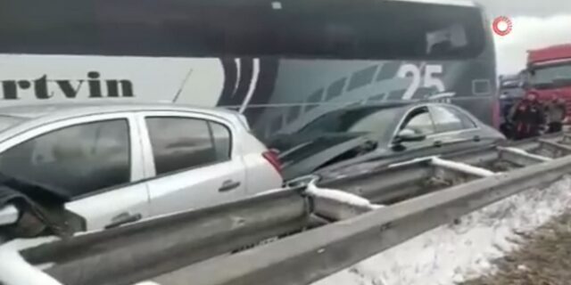 Τουρκία: Καραμπόλα 58 οχημάτων λόγω παγετού – Βίντεο