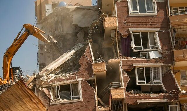 Τουρκία: “Πόλεις από κοντέινερ” σχεδιάζει η κυβέρνηση για την επόμενη ημέρα από τον σεισμό