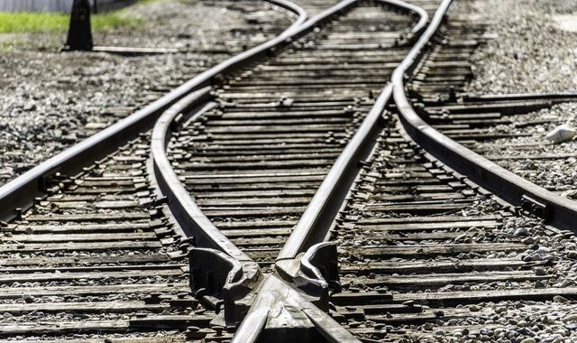 Τσιάρας: Σε κακούργημα μετατρέπεται η κλοπή σιδηροδρομικού υλικού – Πρόβλεψη ακόμα και για ισόβια κάθειρξη