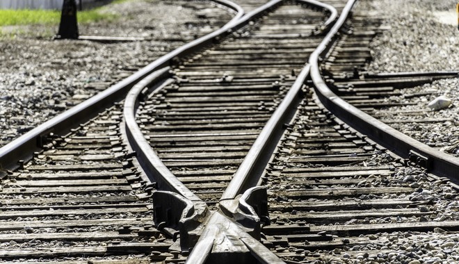 Τσιάρας: Σε κακούργημα μετατρέπεται η κλοπή σιδηροδρομικού υλικού – Πρόβλεψη ακόμα και για ισόβια κάθειρξη