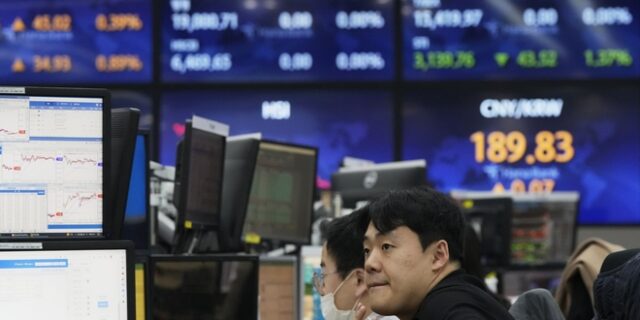 Bloomberg: Πώς οδηγηθήκαμε στη νέα τραπεζική κρίση