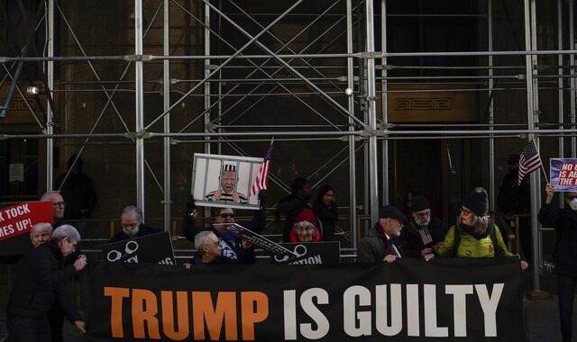 Ο Τραμπ περιμένει τη σύλληψή του και μιλά για “το πιο αηδιαστικό κυνήγι μαγισσών”