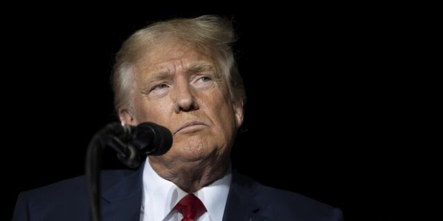 ΗΠΑ: Ο Τραμπ καταδικάζει την έρευνα σε βάρος του