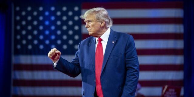 Αναβλήθηκε η απόφαση για τον Τραμπ – Τα σενάρια για “αδυναμίες” στην υπόθεση