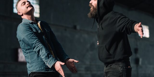 Ο θρυλικός “Τσίου…” του Μάκη Παπαδημητράτου έρχεται στο σανίδι