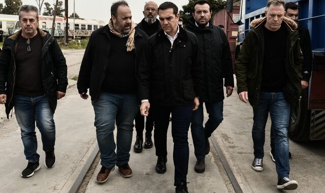 Συνάντηση Τσίπρα με μηχανοδηγούς: “Μου περιέγραψαν το χρονικό μιας προαναγγελθείσας τραγωδίας”