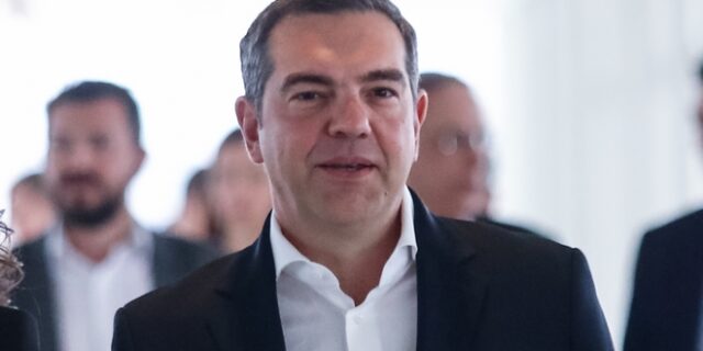 Τσίπρας: Story στο Instagram από τον επιτάφιο στην Κέρκυρα