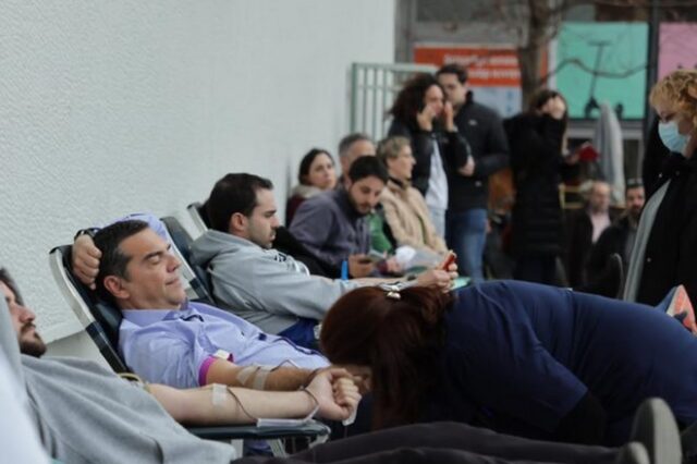 Τσίπρας: Έδωσε αίμα για τους τραυματίες του δυστυχήματος στα Τέμπη