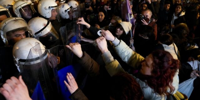 Τουρκία: Σπρέι πιπεριού κατά διαδηλωτριών για την Παγκόσμια Ημέρα της Γυναίκας