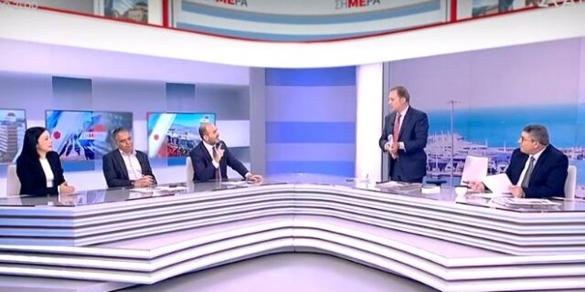 Η Νάντια Γιαννακοπούλου χρειάστηκε να “παλέψει” για να πει μία κουβέντα ανάμεσα σε 4 άνδρες