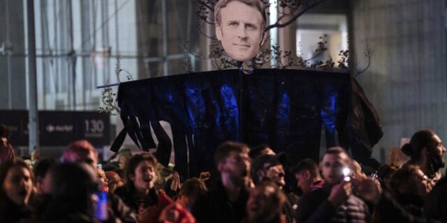 Γαλλία: Ο Μακρόν αντιμέτωπος με τη μεγαλύτερη πολιτική κρίση της θητείας του