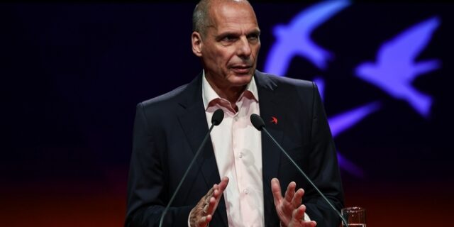 Βαρουφάκης για τον ξυλοδαρμό του: “Δεν ήταν αναρχικοί, μπράβοι της νύχτας ήταν”