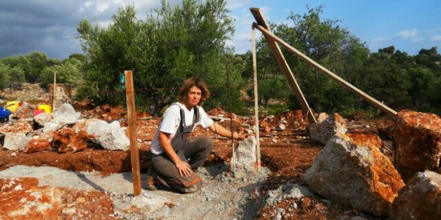 Η Βελγίδα που έφτιαξε στην Κρήτη ένα ξενοδοχείο από χώμα και άχυρα