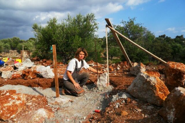 Η Βελγίδα που έφτιαξε στην Κρήτη ένα ξενοδοχείο από χώμα και άχυρα