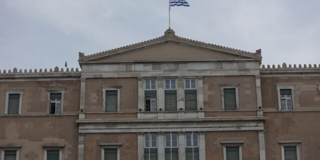 Σακοράφα: Ζητά σύγκλιση των Επιτροπών Θεσμών και Διαφάνειας και ΔΕΚΟ για τα αίτια της τραγωδίας στα Τέμπη