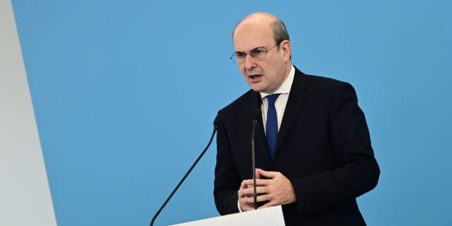 Χατζηδάκης για αύξηση κατώτατου μισθού: Τι κερδίζουν οι εργαζόμενοι –  Αυξάνονται 19 επιδόματα