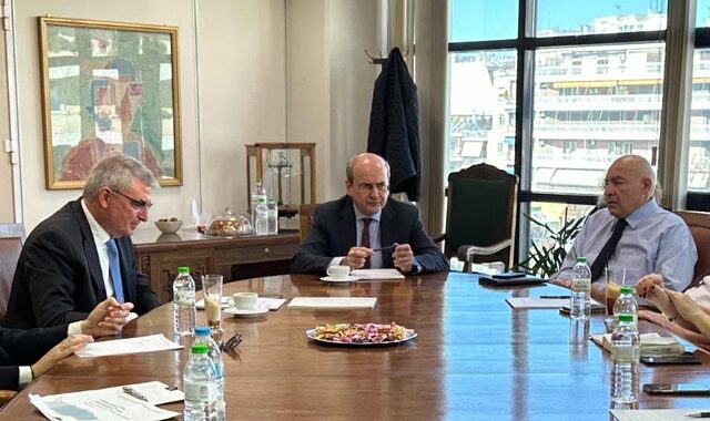 Χατζηδάκης: Να “τρέξουν” άμεσα οι αιτήσεις για παραγραφή μη βεβαιωμένων οφειλών πέραν της 10ετίας