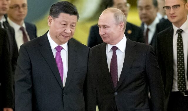 Σι Τζινπίνγκ: Ταξίδι “φιλίας” στη Μόσχα και συνάντηση με Πούτιν μετά το ένταλμα σύλληψής του
