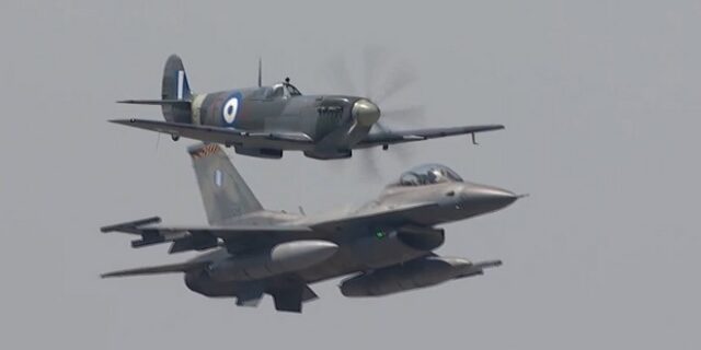 Παρέλαση 25ης Μαρτίου: Πτήση Spitfire μαζί με F-16 – Εντυπωσιακές εικόνες