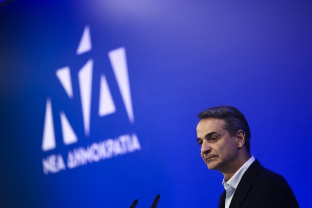 Επιστροφή στο “γαλάζιο μαντρί”: Η στρατηγική Μητσοτάκη για συσπείρωση