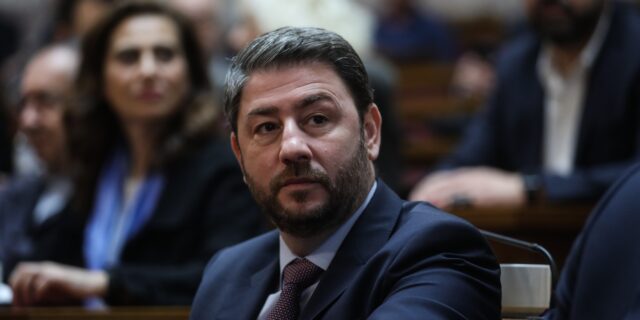 ΠΑΣΟΚ: Οι όροι της 22ης Μαΐου και η πρώτη κίτρινη στον Λοβέρδο
