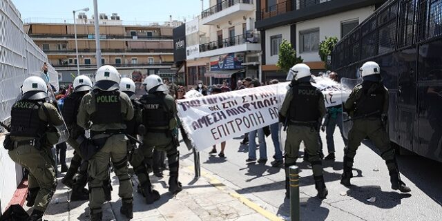 Κολωνός: Απρόκλητη επίθεση της αστυνομίας σε πορεία για την 12χρονη